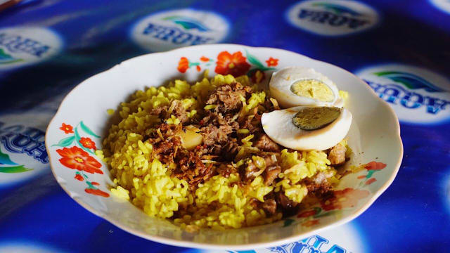 Detail Gambar Nasi Kuning Dan Telur Nomer 24