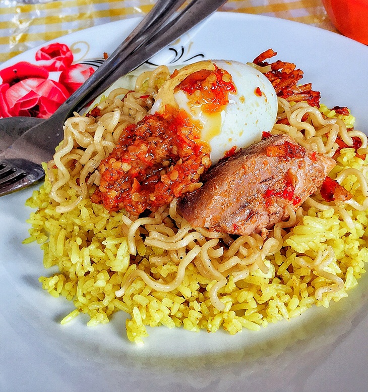 Detail Gambar Nasi Kuning Dan Telur Nomer 34