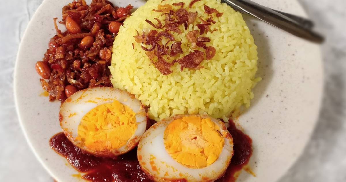 Detail Gambar Nasi Kuning Dan Telur Nomer 5