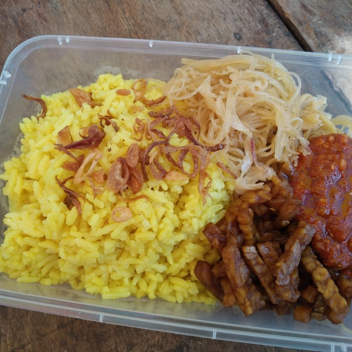 Detail Gambar Nasi Kuning Dan Telur Nomer 49