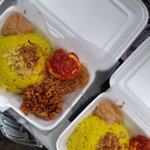 Detail Gambar Nasi Kuning Dan Telur Nomer 8