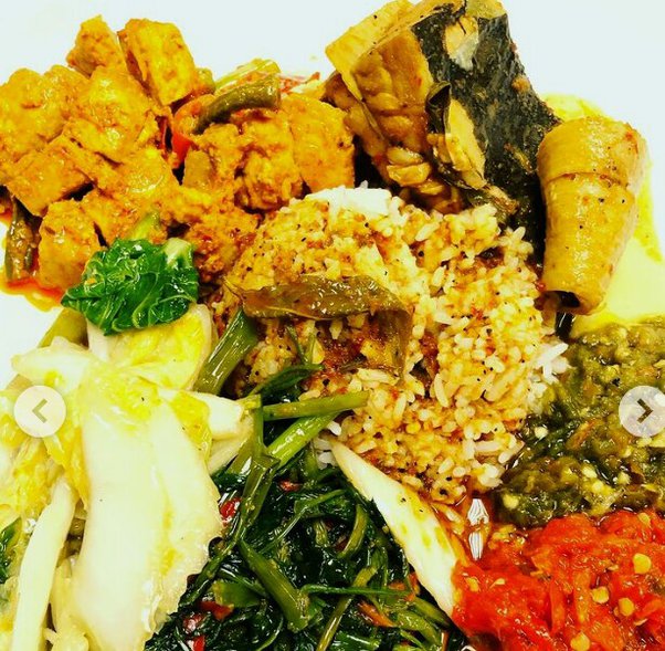 Detail Gambar Nasi Padang Komplit Nomer 33