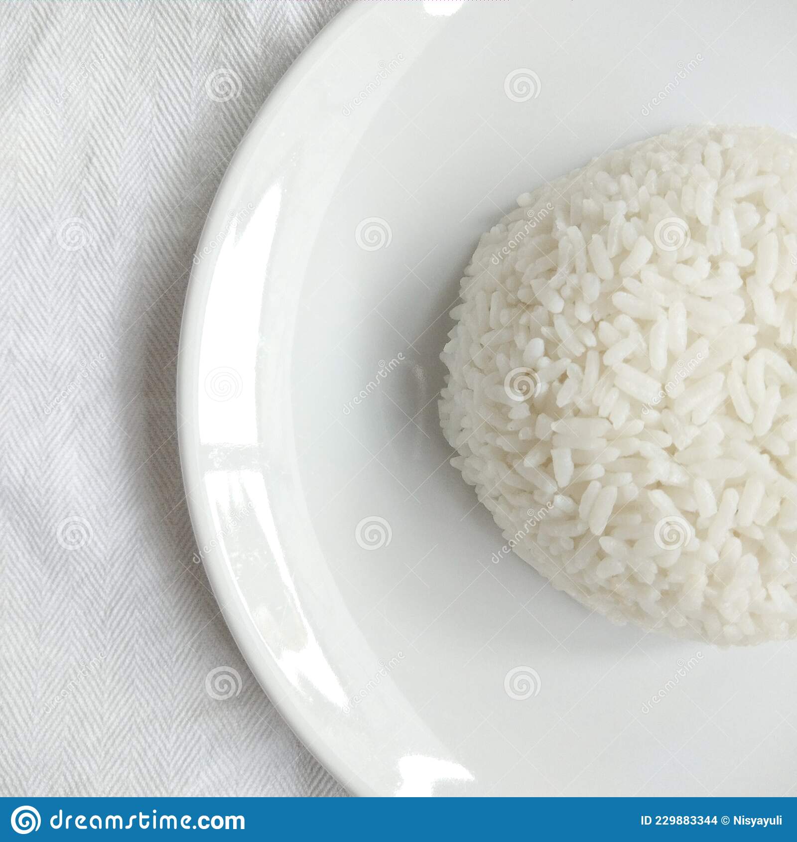 Detail Gambar Nasi Putih Di Piring Nomer 8