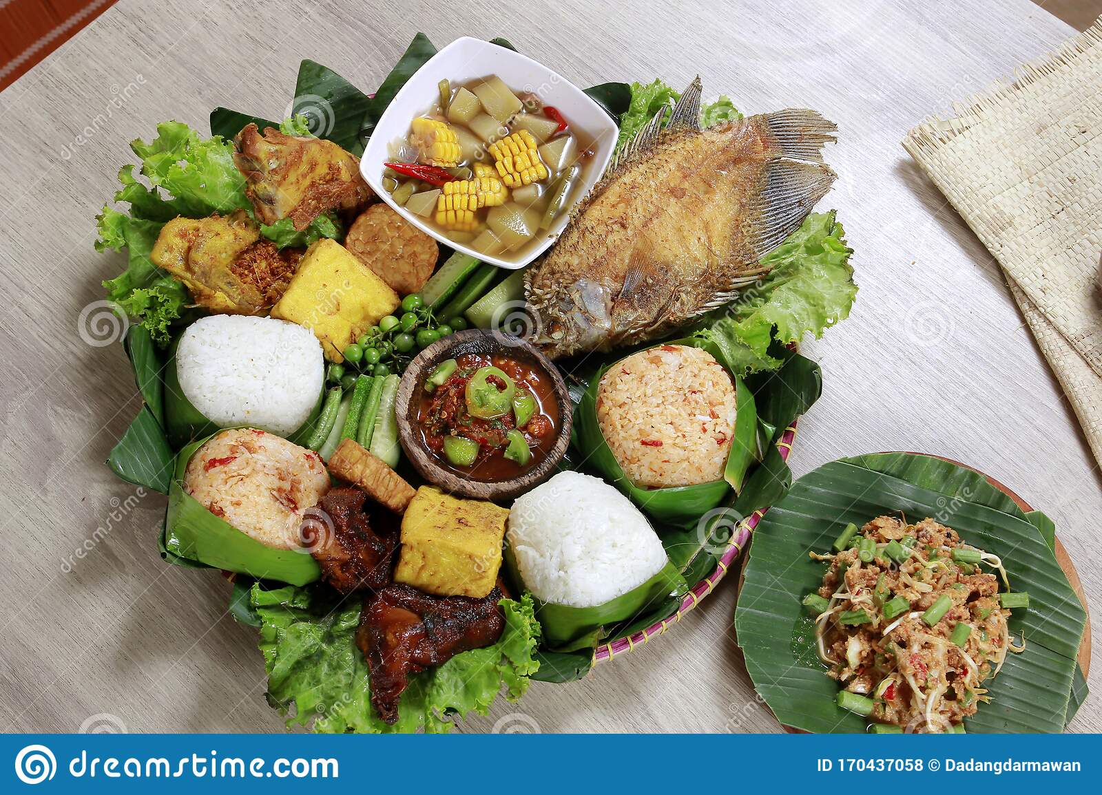 Detail Gambar Nasi Tutug Oncom Komplit Nomer 4