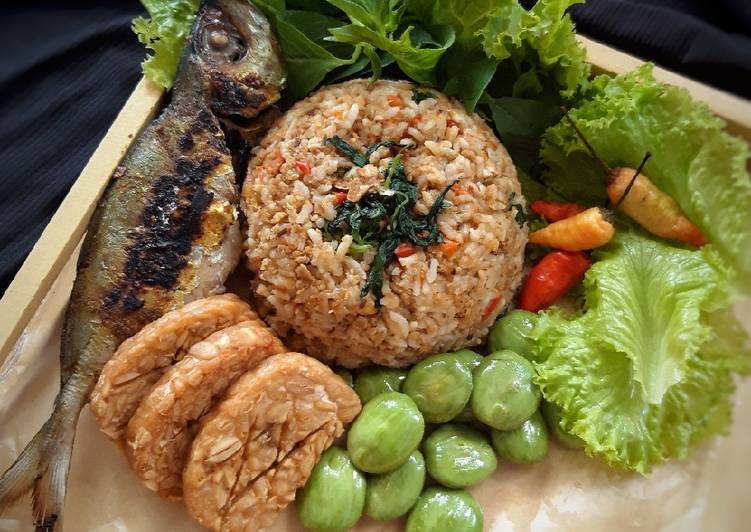 Detail Gambar Nasi Tutug Oncom Komplit Nomer 30