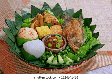 Detail Gambar Nasi Tutug Oncom Komplit Nomer 41