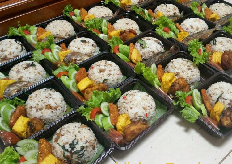 Detail Gambar Nasi Tutug Oncom Komplit Nomer 6