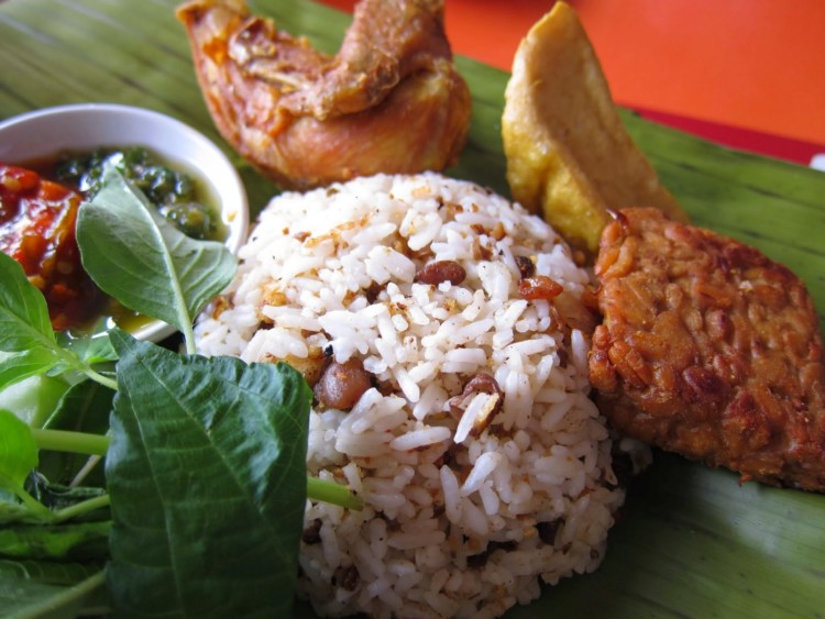 Detail Gambar Nasi Tutug Oncom Komplit Nomer 50