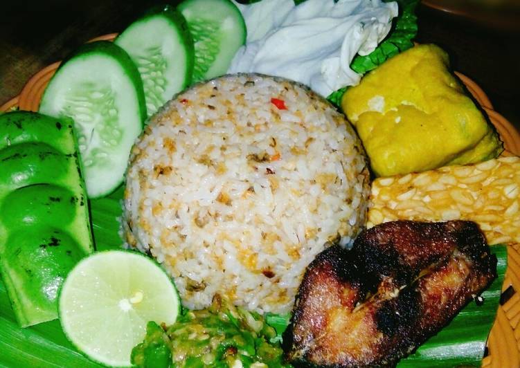 Detail Gambar Nasi Tutug Oncom Komplit Nomer 52