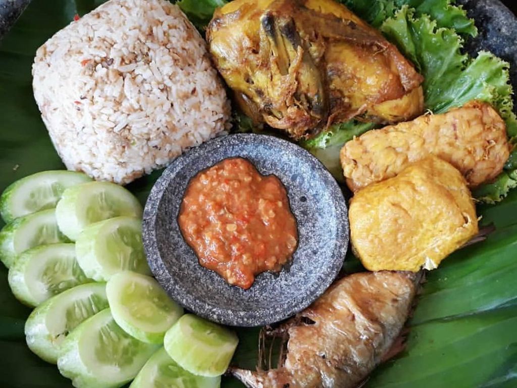 Detail Gambar Nasi Tutug Oncom Komplit Nomer 54
