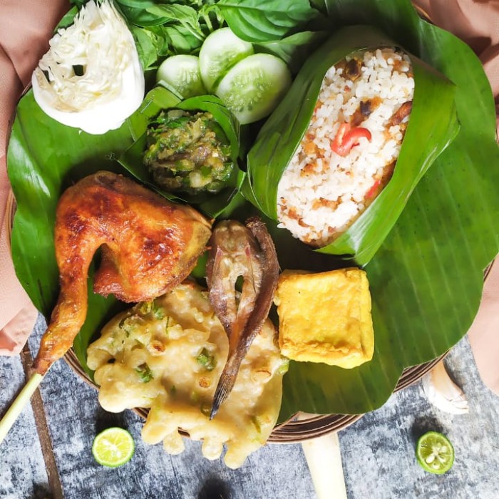 Detail Gambar Nasi Tutug Oncom Komplit Nomer 7