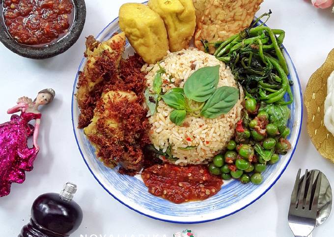 Detail Gambar Nasi Tutug Oncom Komplit Nomer 8