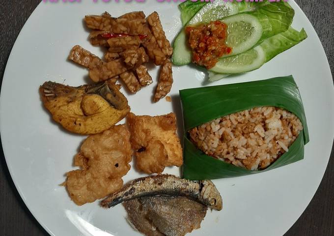 Detail Gambar Nasi Tutug Oncom Komplit Nomer 10