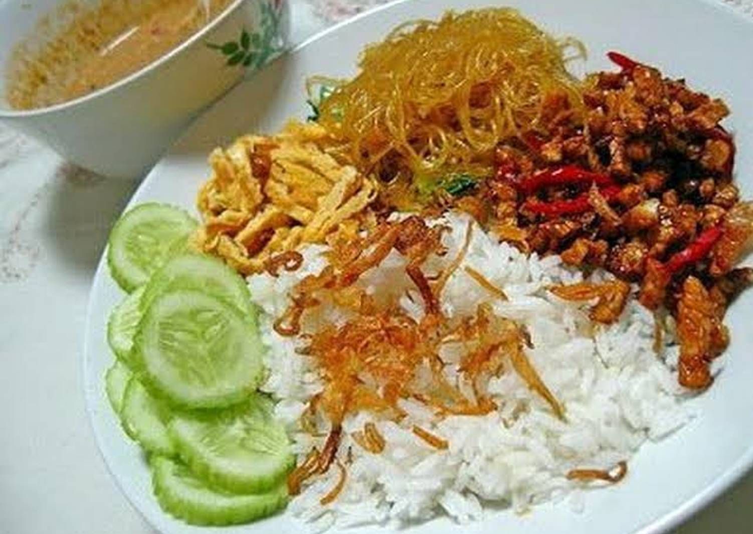 Detail Gambar Nasi Uduk Dan Lauknya Nomer 24