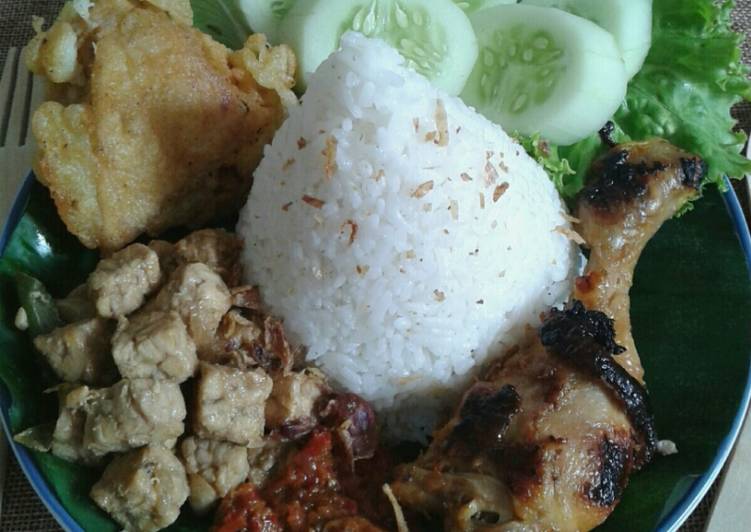 Detail Gambar Nasi Uduk Komplit Nomer 30