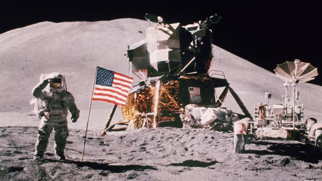 Detail Gambar Neil Armstrong Di Bulan Nomer 2