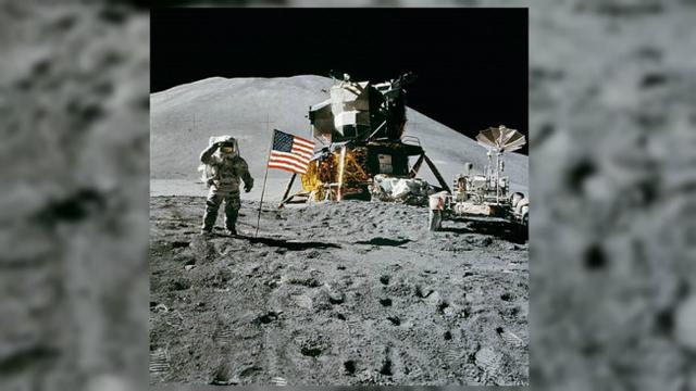 Detail Gambar Neil Armstrong Di Bulan Nomer 18
