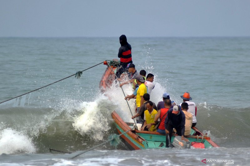 Detail Gambar Nelayan Di Laut Nomer 36