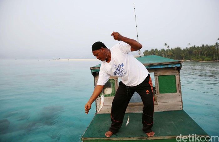 Gambar Nelayan Mancing Ikan - KibrisPDR