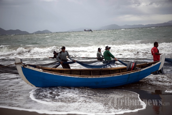 Detail Gambar Nelayan Menangkap Ikan Nomer 19