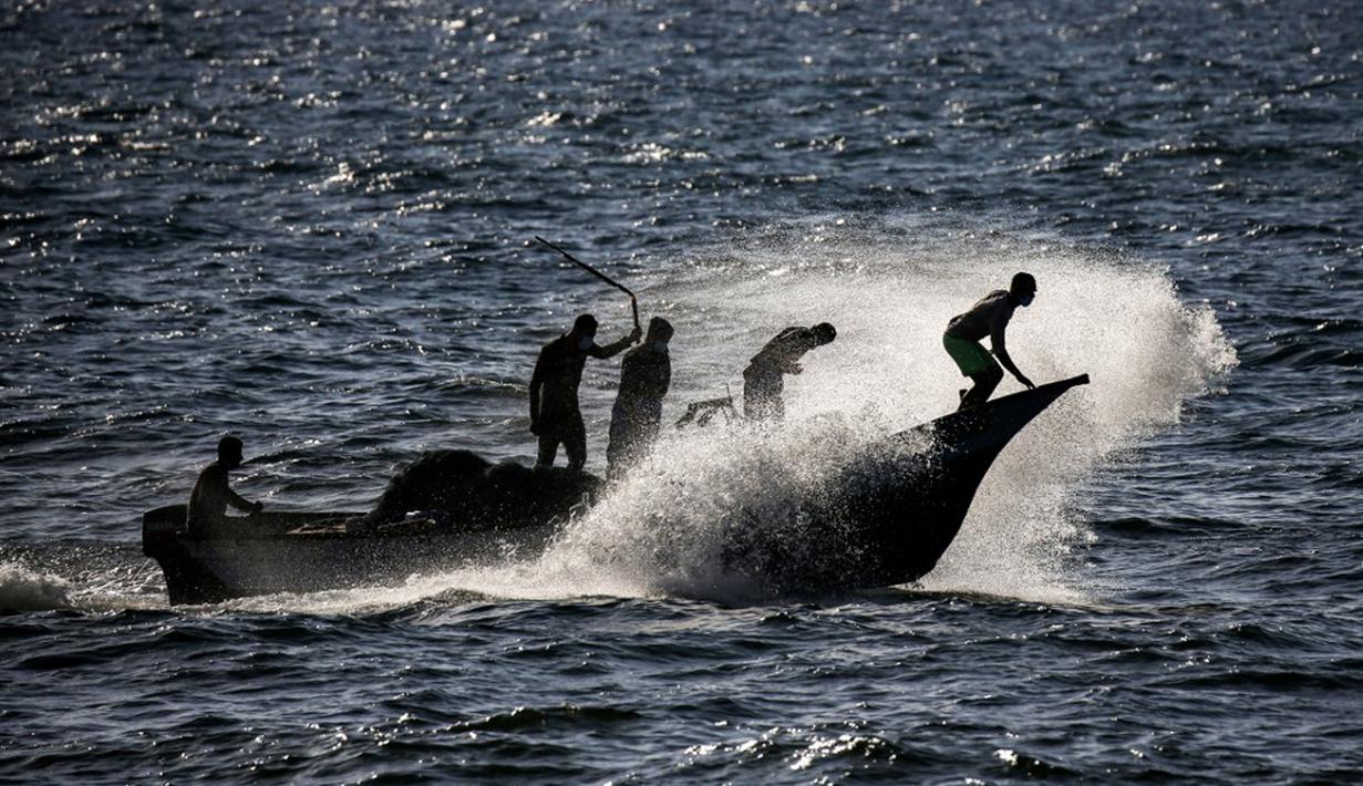 Detail Gambar Nelayan Menangkap Ikan Nomer 32