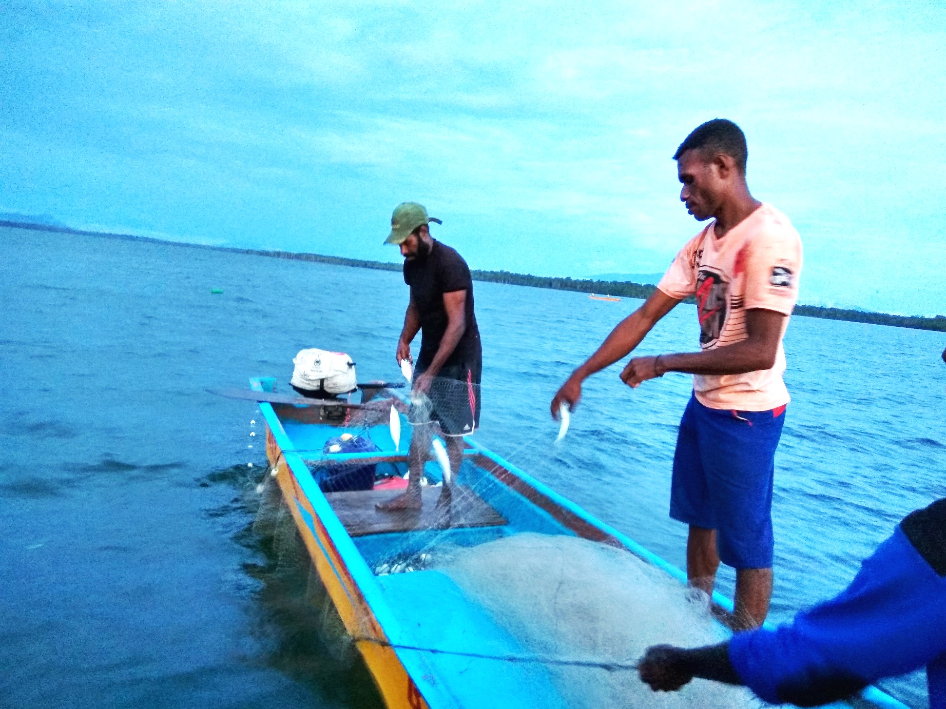 Detail Gambar Nelayan Menangkap Ikan Nomer 36