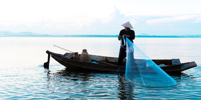 Detail Gambar Nelayan Menangkap Ikan Di Laut Nomer 25