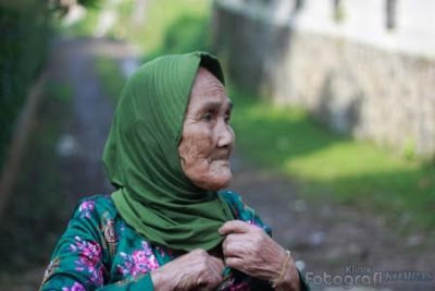 Detail Gambar Nenek Tua Nomer 24