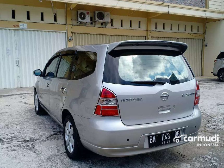 Detail Gambar Nissan Grand Livina Tahun 2008 Nomer 17