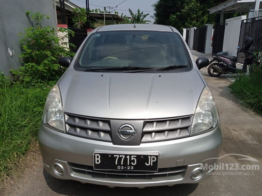 Detail Gambar Nissan Grand Livina Tahun 2008 Nomer 43