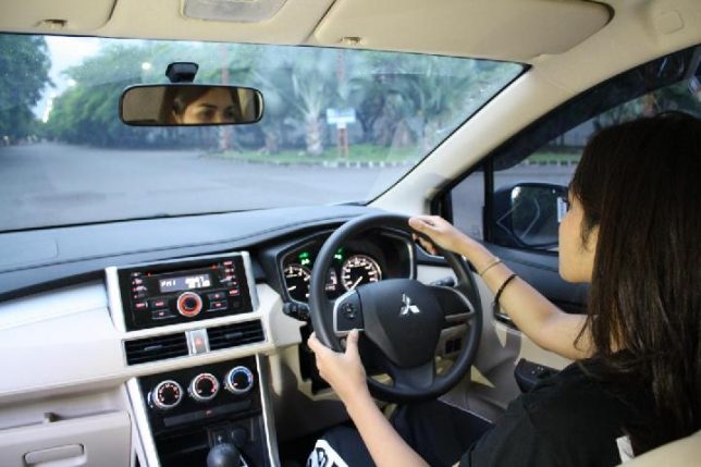 Detail Gambar Nyetir Mobil Nomer 41