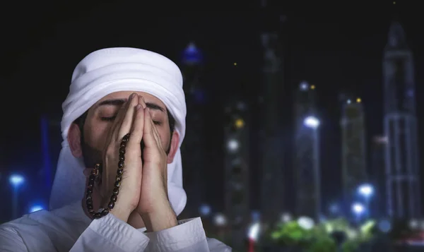 Detail Gambar Orang Arab Berdoa Nomer 3