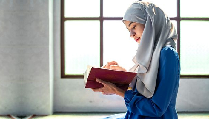 Detail Gambar Orang Baca Quran Nomer 53