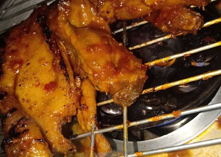 Detail Gambar Orang Bakar Ayam Nomer 11