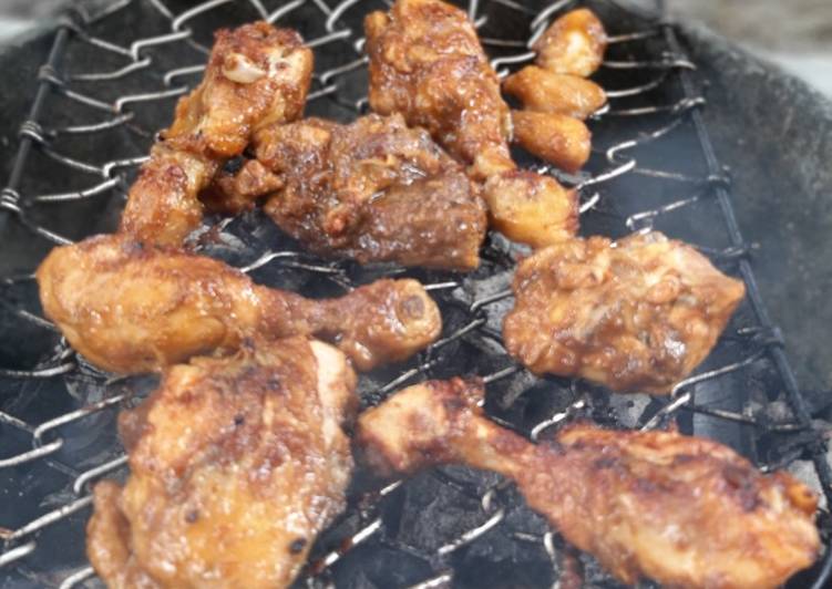 Detail Gambar Orang Bakar Ayam Nomer 18