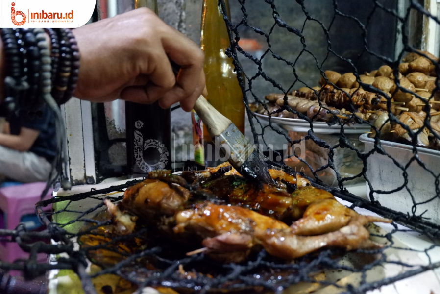 Detail Gambar Orang Bakar Ayam Nomer 6