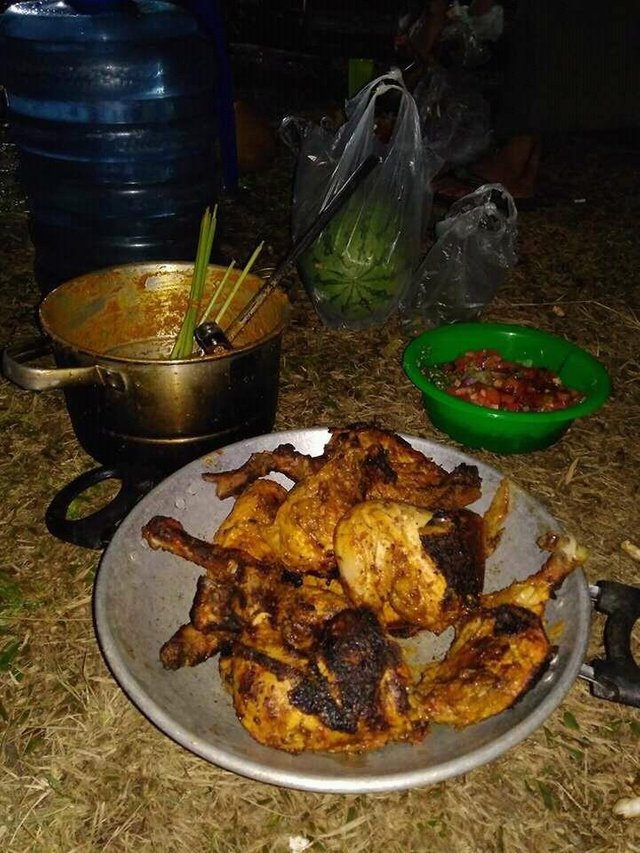 Detail Gambar Orang Bakar Ayam Nomer 7