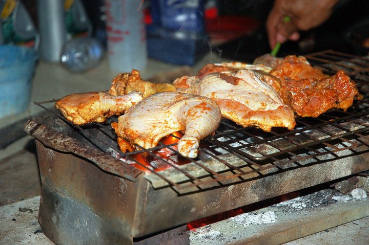 Detail Gambar Orang Bakar Ayam Nomer 9