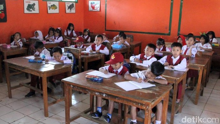 Detail Gambar Orang Belajar Di Sekolah Nomer 42