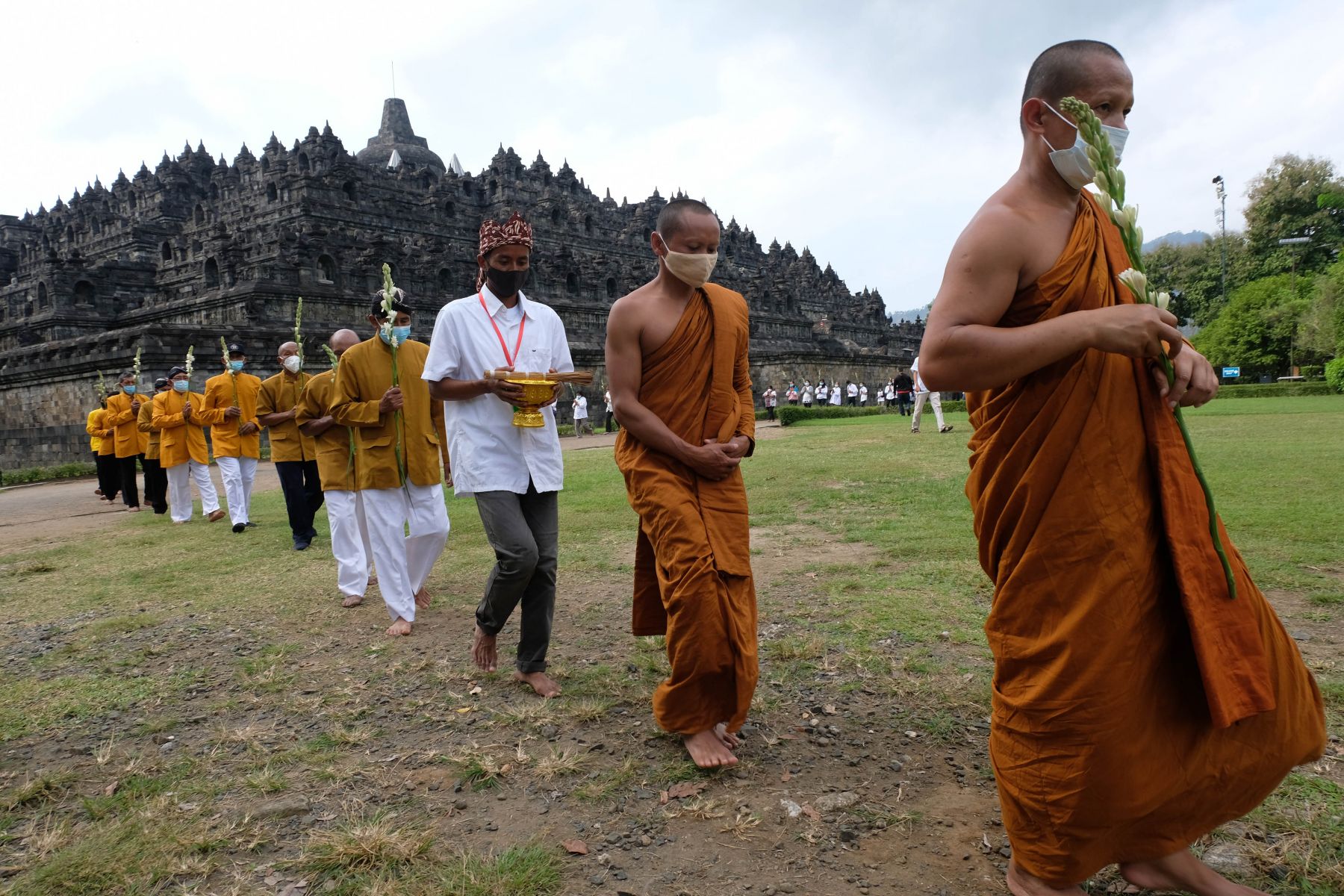 Detail Gambar Orang Beragama Hindu Nomer 22