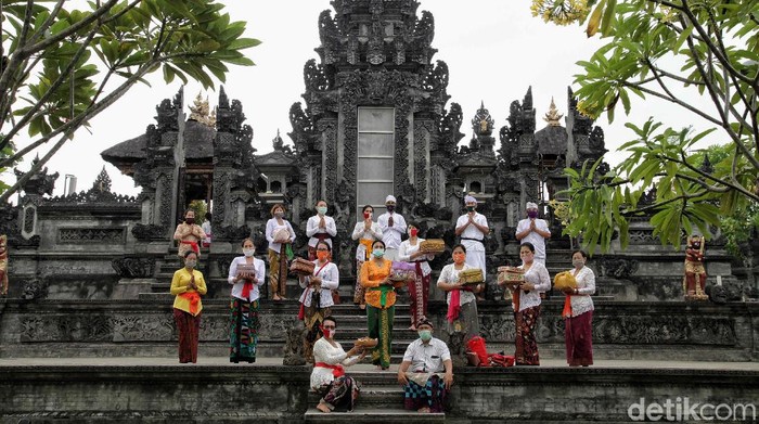 Detail Gambar Orang Beragama Hindu Nomer 33