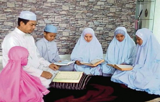 Detail Gambar Orang Beragama Islam Nomer 3