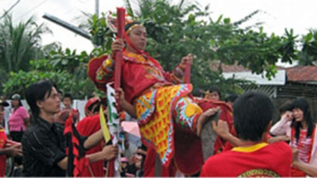 Detail Gambar Orang Beragama Konghucu Nomer 30