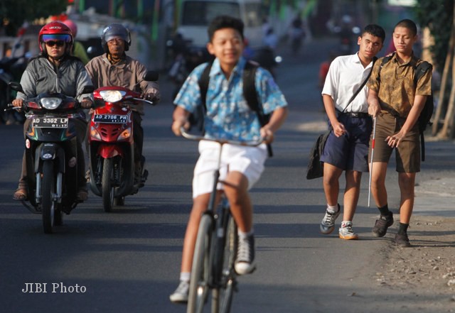 Detail Gambar Orang Berangkat Sekolah Nomer 41