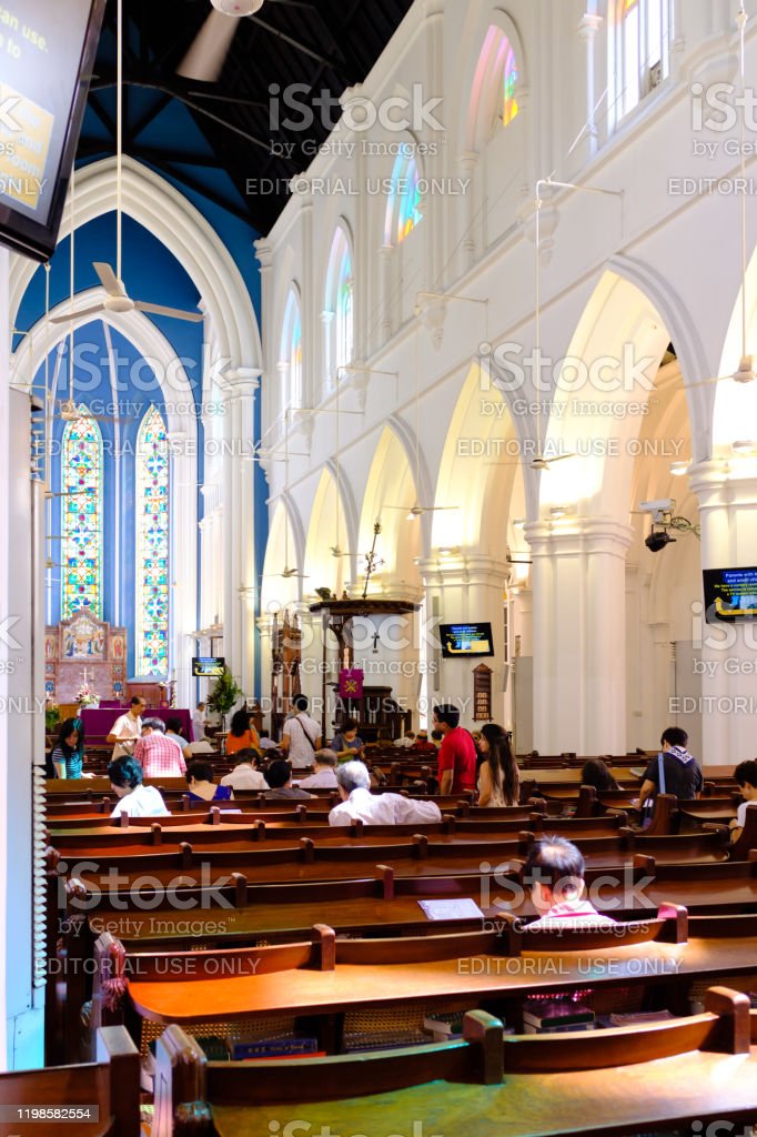 Detail Gambar Orang Berdoa Di Gereja Nomer 45