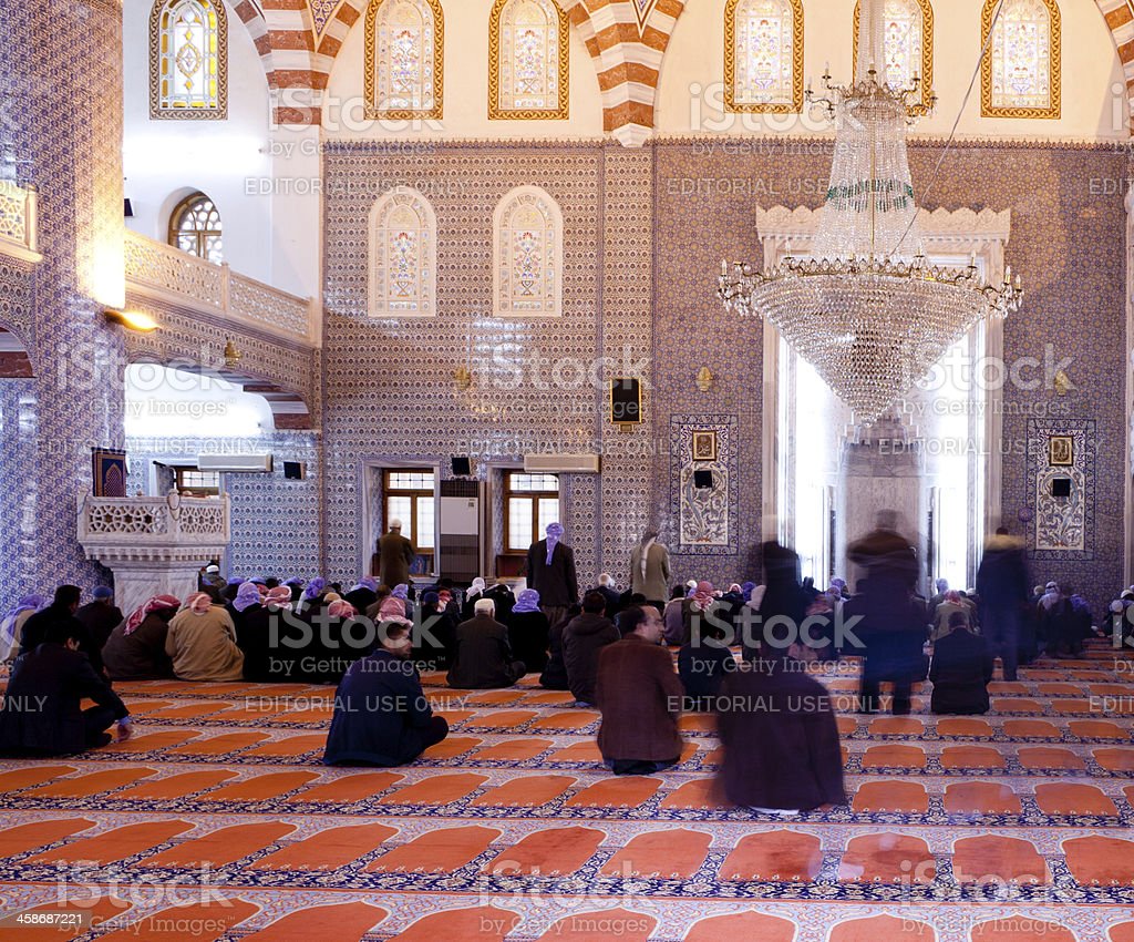 Detail Gambar Orang Berdoa Di Masjid Nomer 16