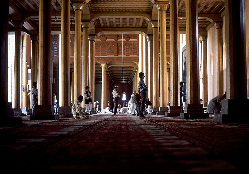 Detail Gambar Orang Berdoa Di Masjid Nomer 30