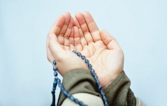 Detail Gambar Orang Berdoa Kepada Allah Nomer 14