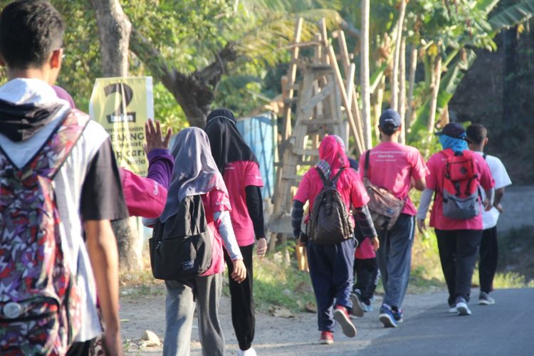 Detail Gambar Orang Berjalan Kaki Nomer 39