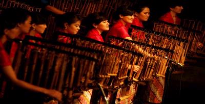 Detail Gambar Orang Bermain Angklung Nomer 11